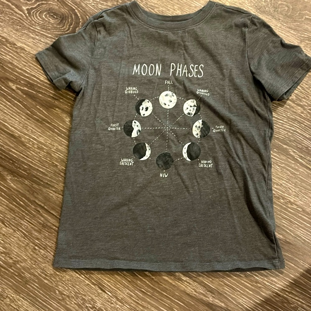 Cat & Jack Moon Phases t shirt. Size M 8/10